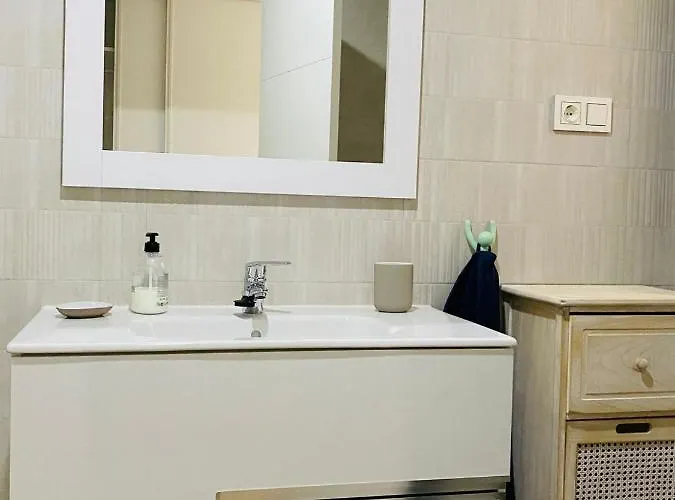 Ftv Holidays Homes - With דירה